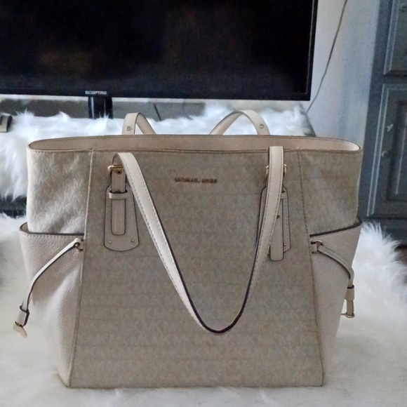 Michael Kors Handbags - Michael Kors Women's handbag